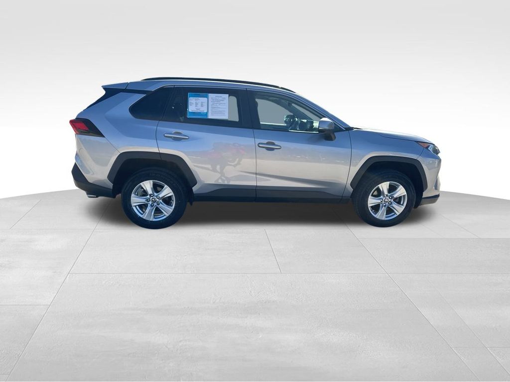 2021 Toyota RAV4 XLE 9