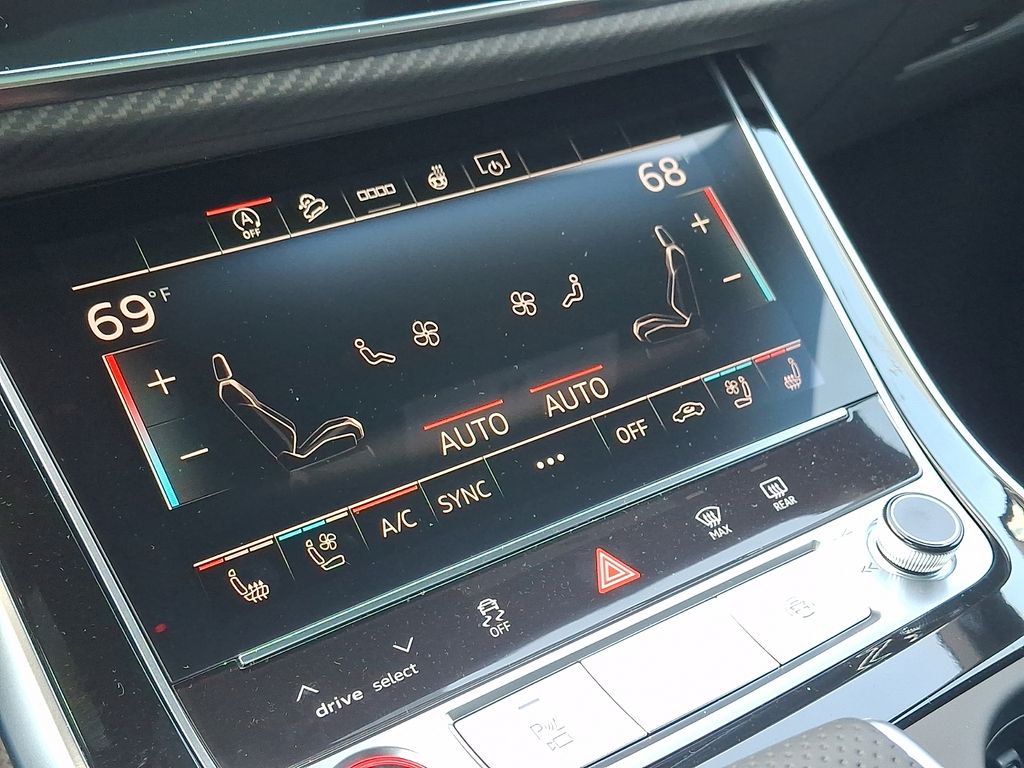 Thumbnail: 2026 Audi SQ8 - 13
