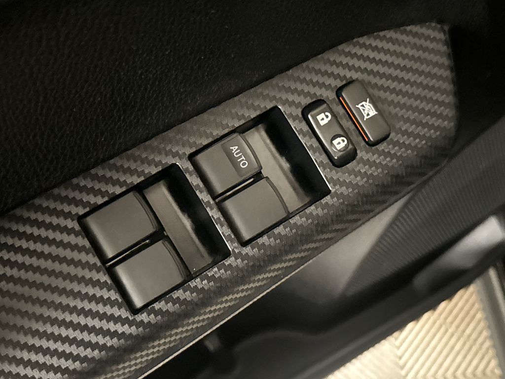 Used 2013 Black Toyota XLE image 17