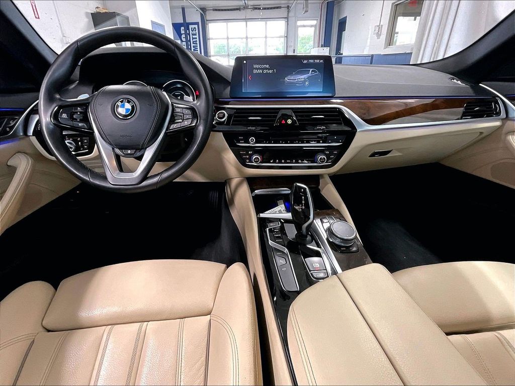 2019 BMW 5 Series — photo 21