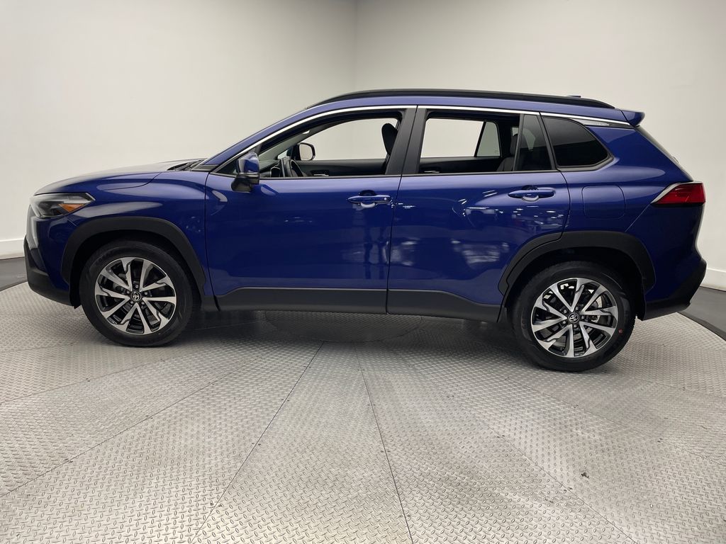 2024 Toyota Corolla Cross XLE 8
