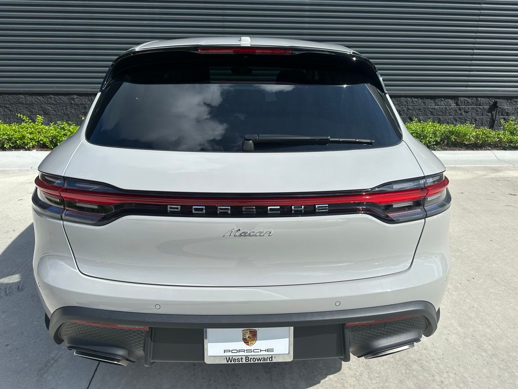 2025 Porsche Macan  9