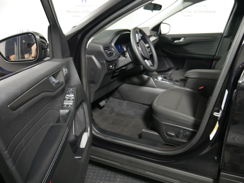 Thumbnail: 2023 Ford Escape - 27