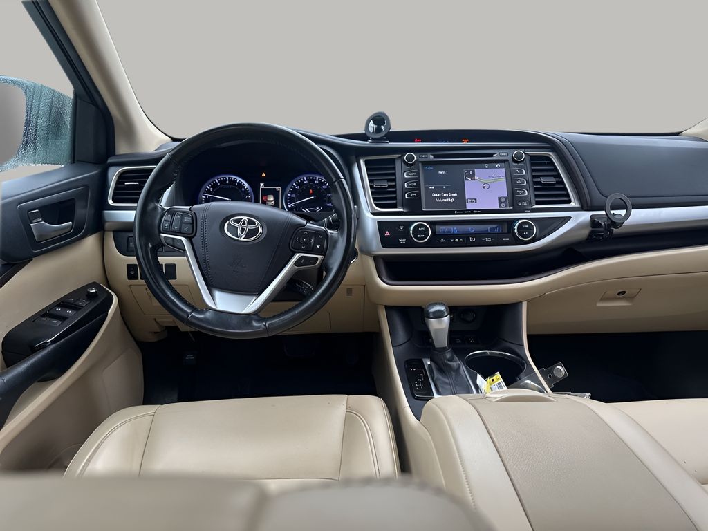 Used Car 2019 Toyota Highlander  Xle For Sale Under $25,000 In Austin, Texas