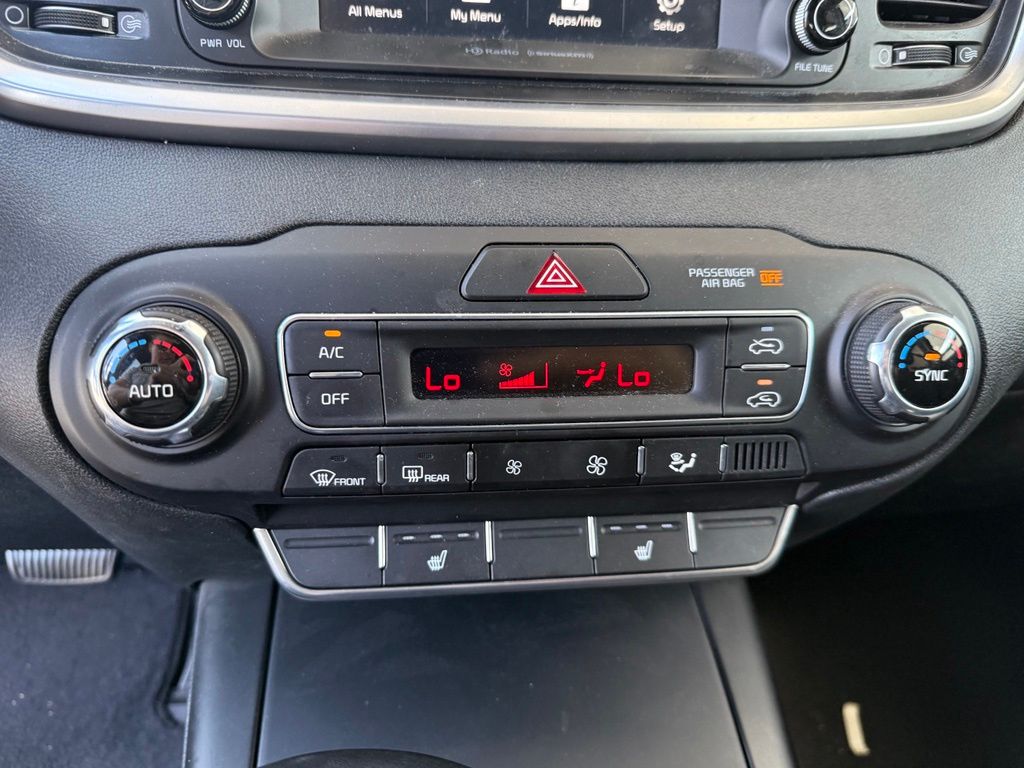 Thumbnail: 2019 Kia Sorento - 19