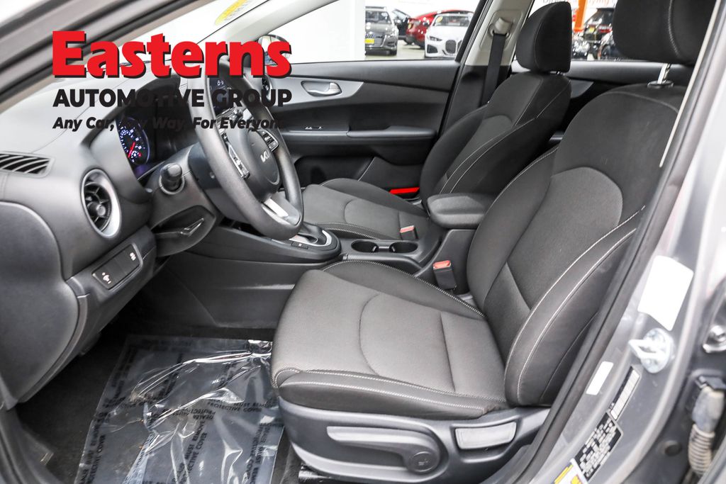 Used 2024 Gray Kia LXS image 8