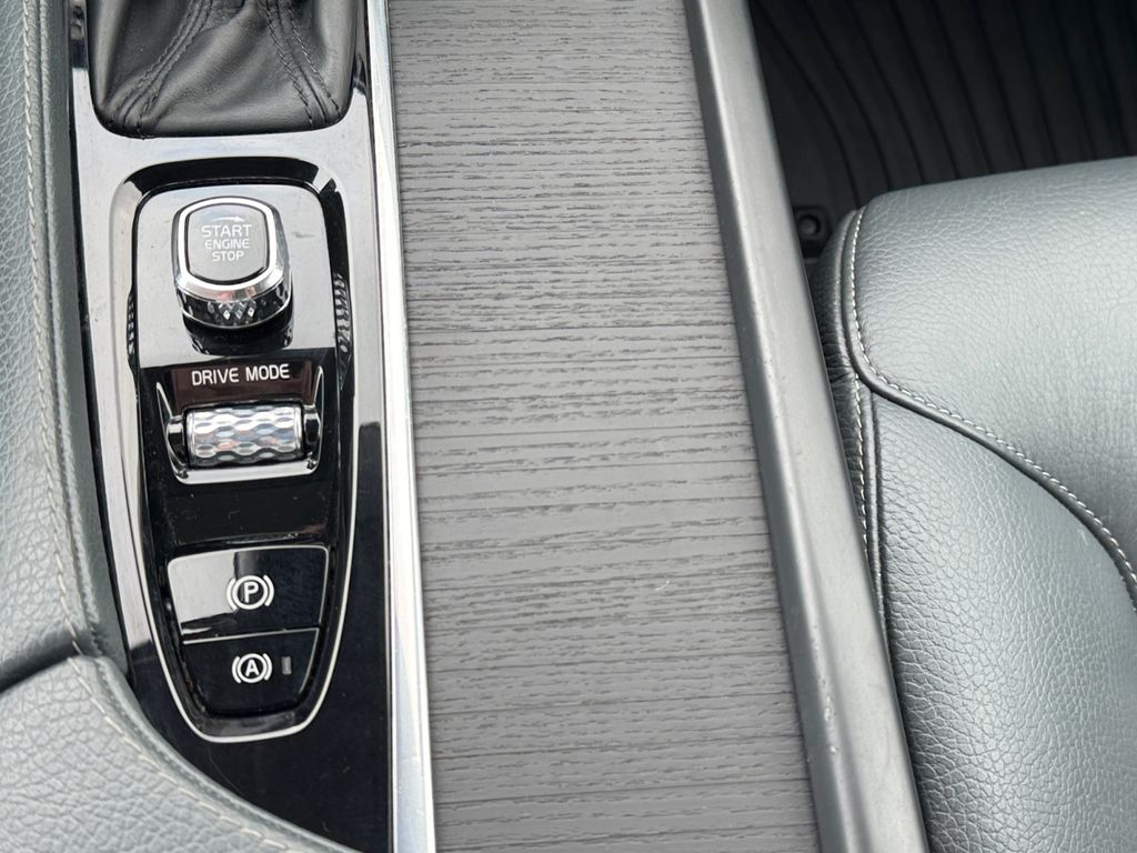 2020 Volvo XC90 T6 Momentum Black at Subaru and VW of Moon Township