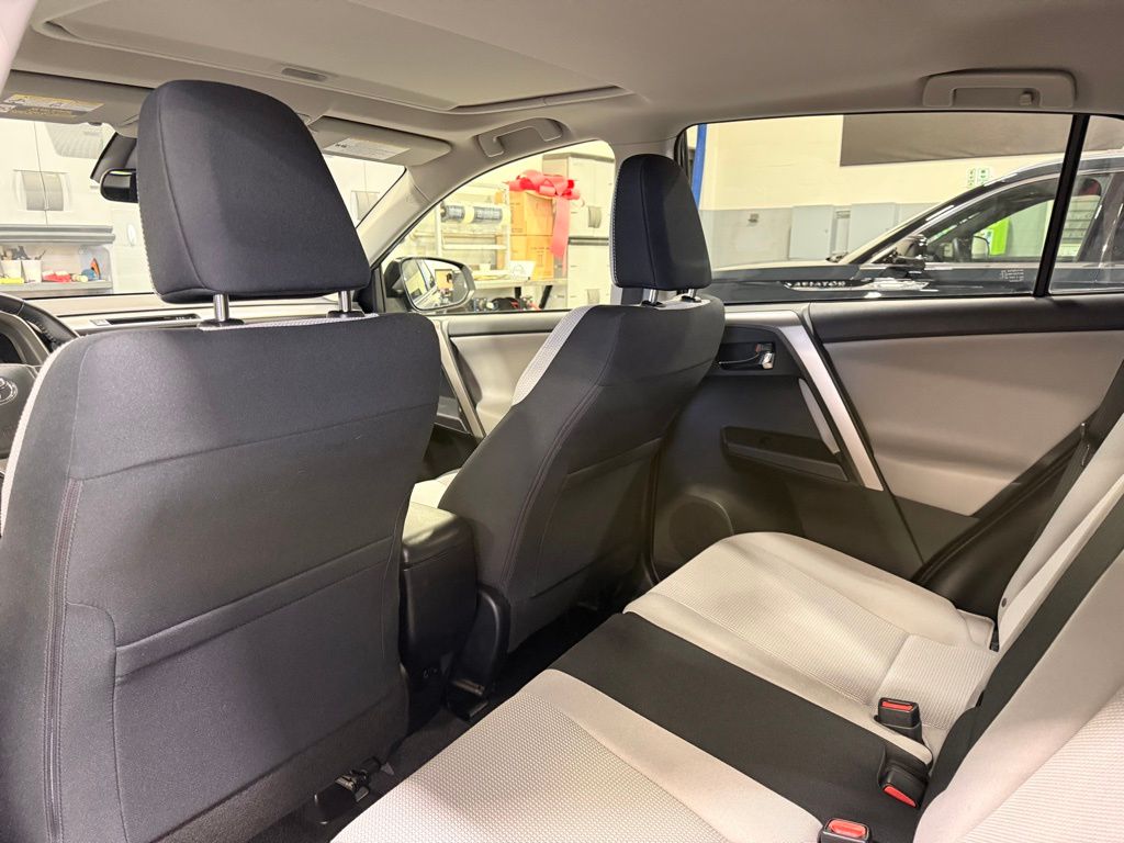 Thumbnail: 2018 Toyota RAV4 - 20