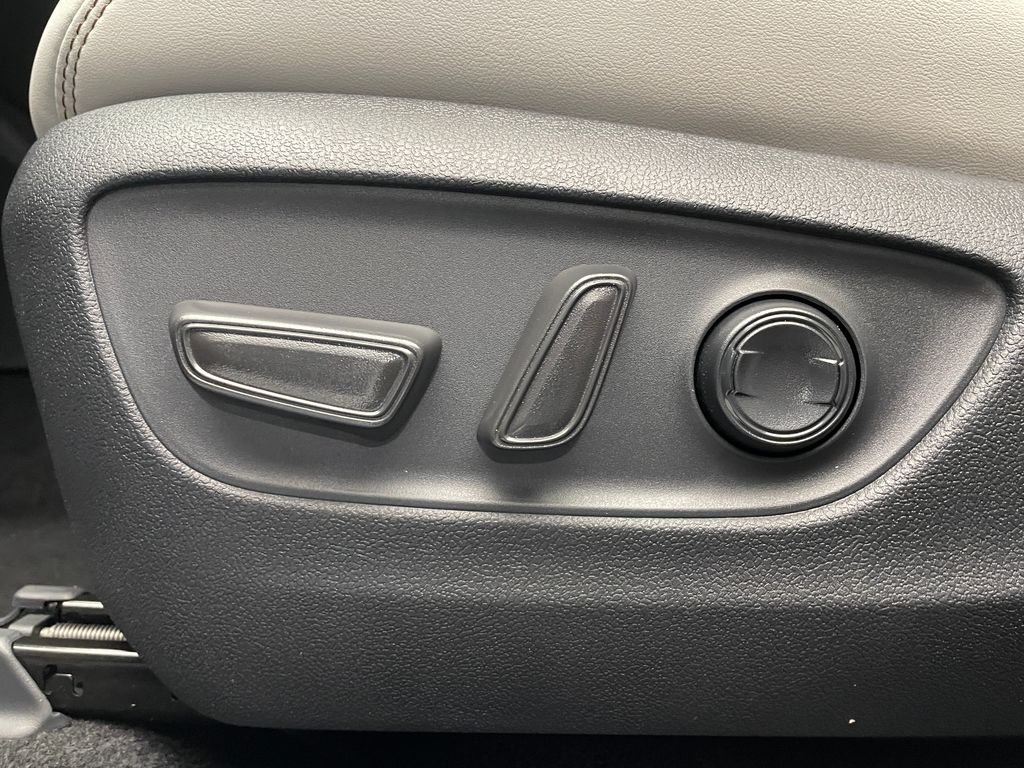 Thumbnail: 2025 Toyota RAV4 - 14