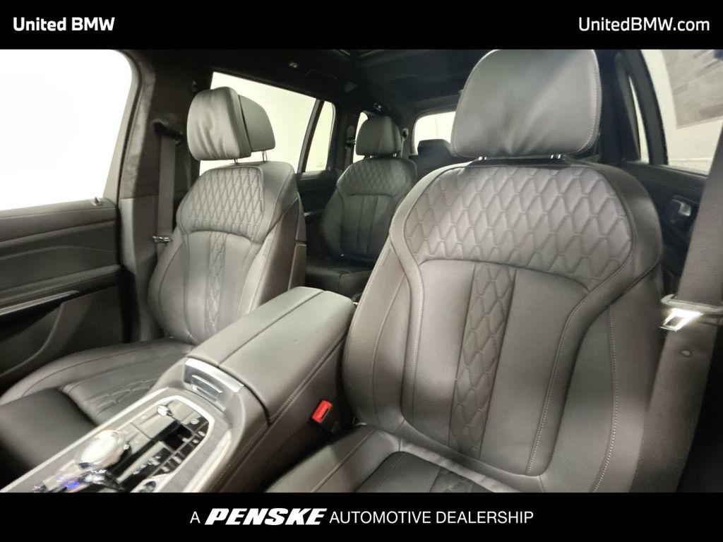 Thumbnail: 2026 BMW X7 - 13