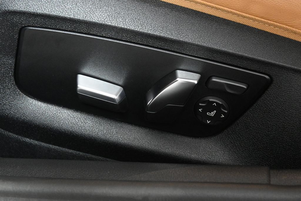 Thumbnail: 2023 BMW 5 Series - 28