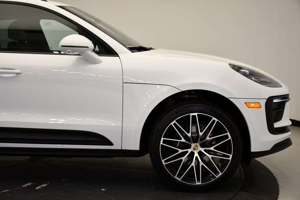Thumbnail: 2026 Porsche Macan - 15