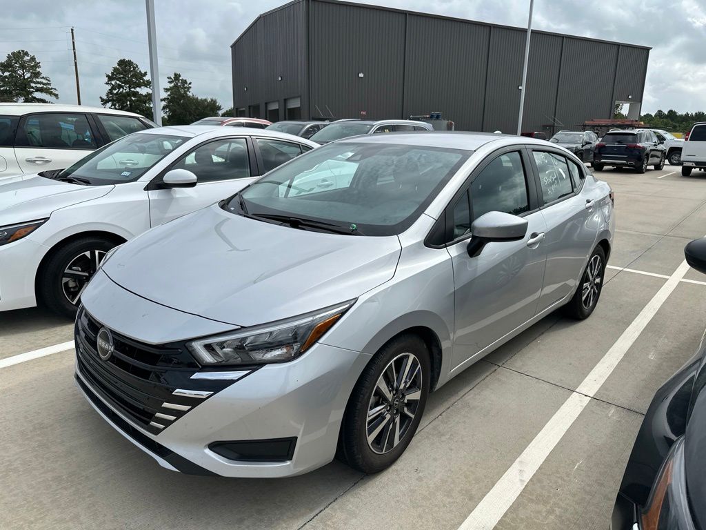 Brilliant Silver Metallic 2025 Nissan Versa Sedan Front-Wheel Drive Continuously Variable Transmission