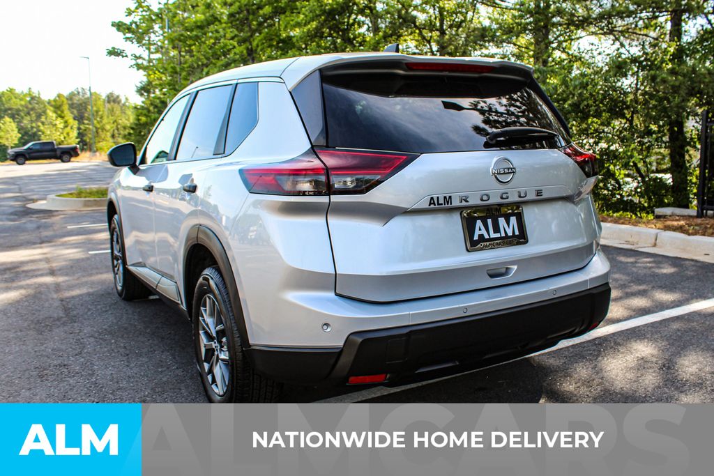 Used 2024 Silver Nissan S image 5