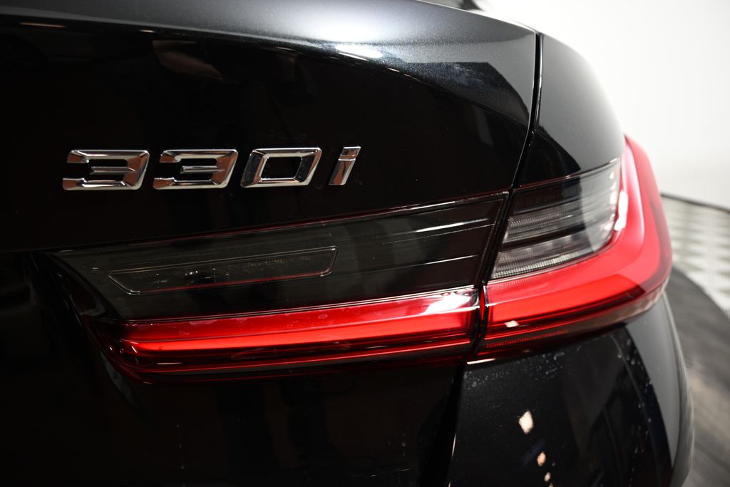 Thumbnail: 2025 BMW 3 Series - 11