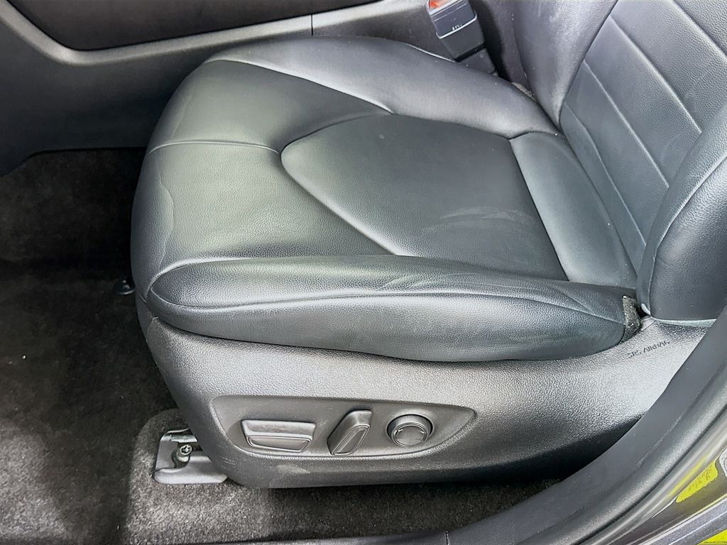 Thumbnail: 2023 Toyota Highlander - 19