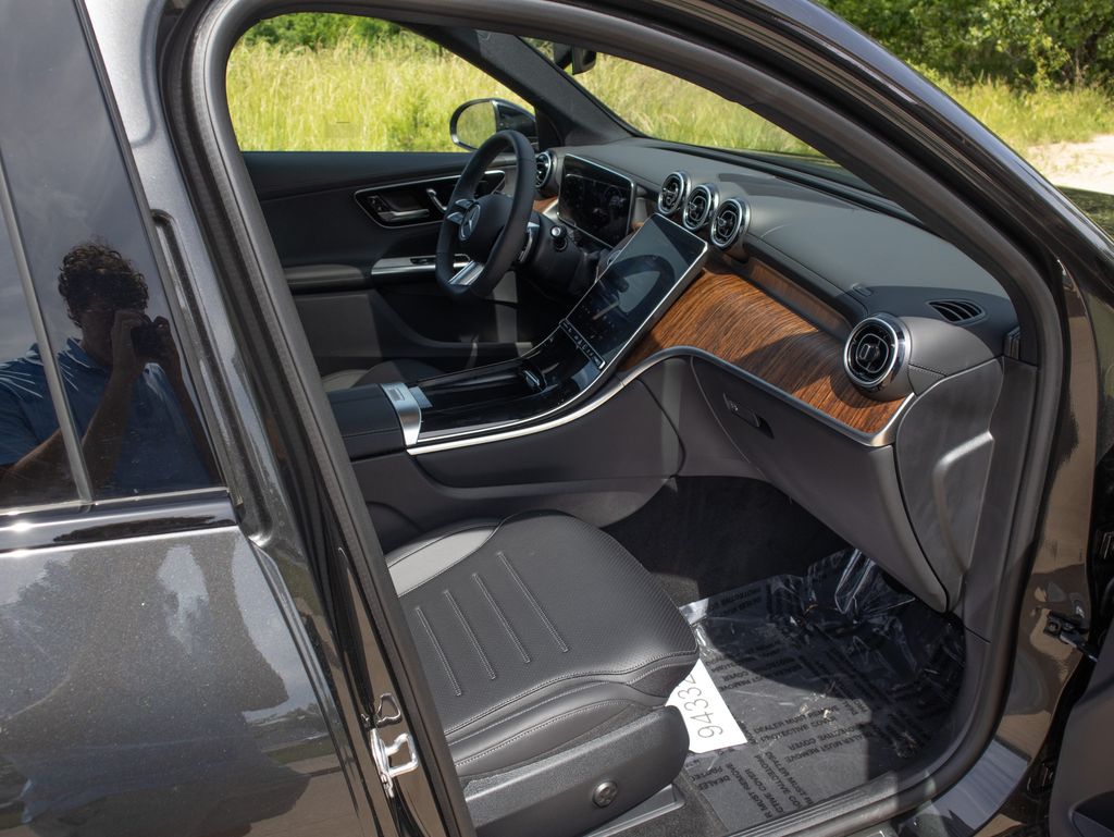 2024 Mercedes-Benz GLC GLC 300 photo