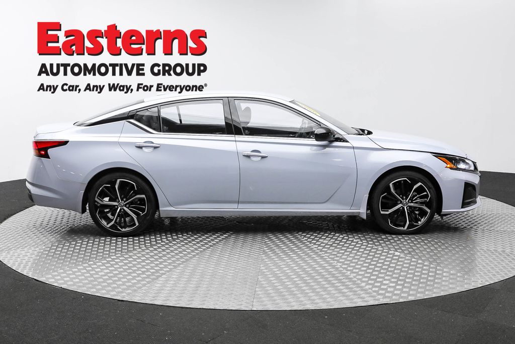 2023 Nissan Altima SR - Photo 2
