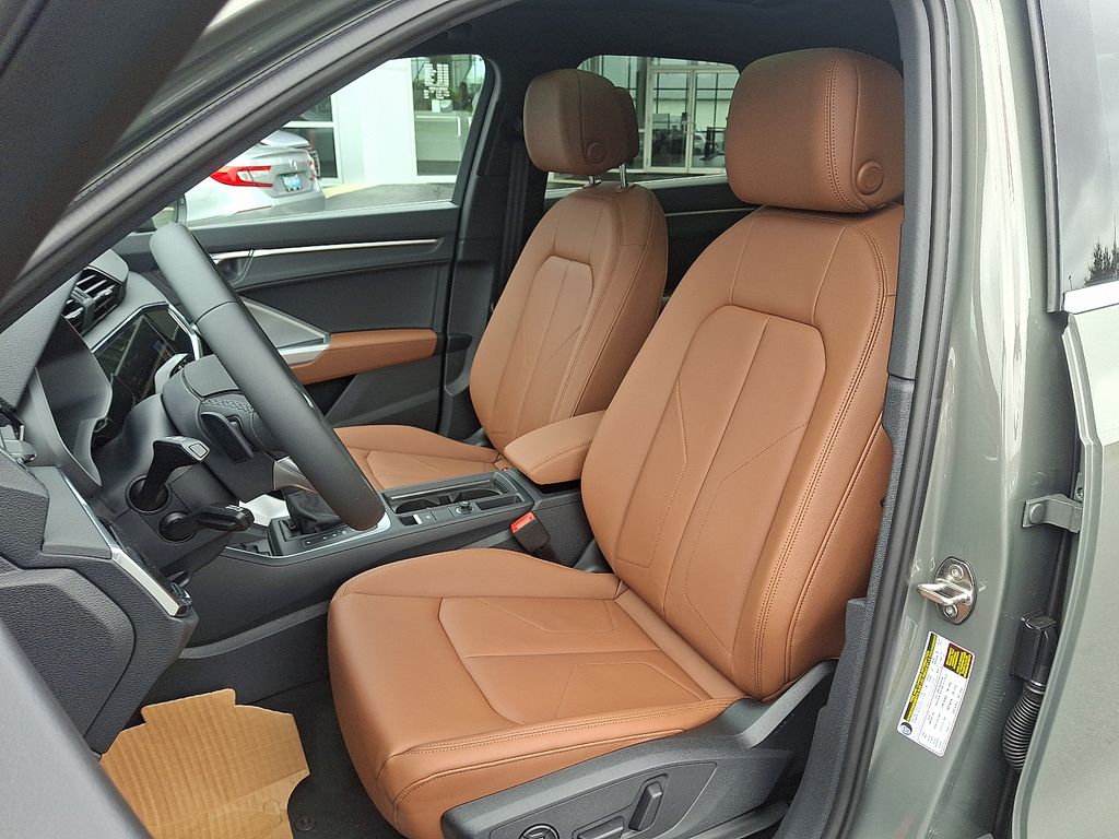 Thumbnail: 2025 Audi Q3 - 10