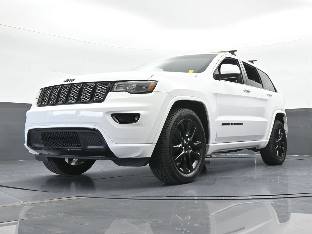 Used 2018 Bright White Clearcoat Jeep Altitude image 50
