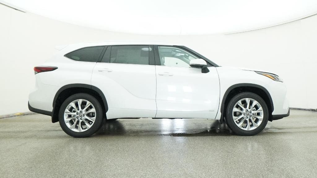 Thumbnail: 2025 Toyota Highlander - 29