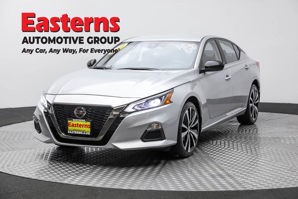 2022 Nissan Altima SR's photo