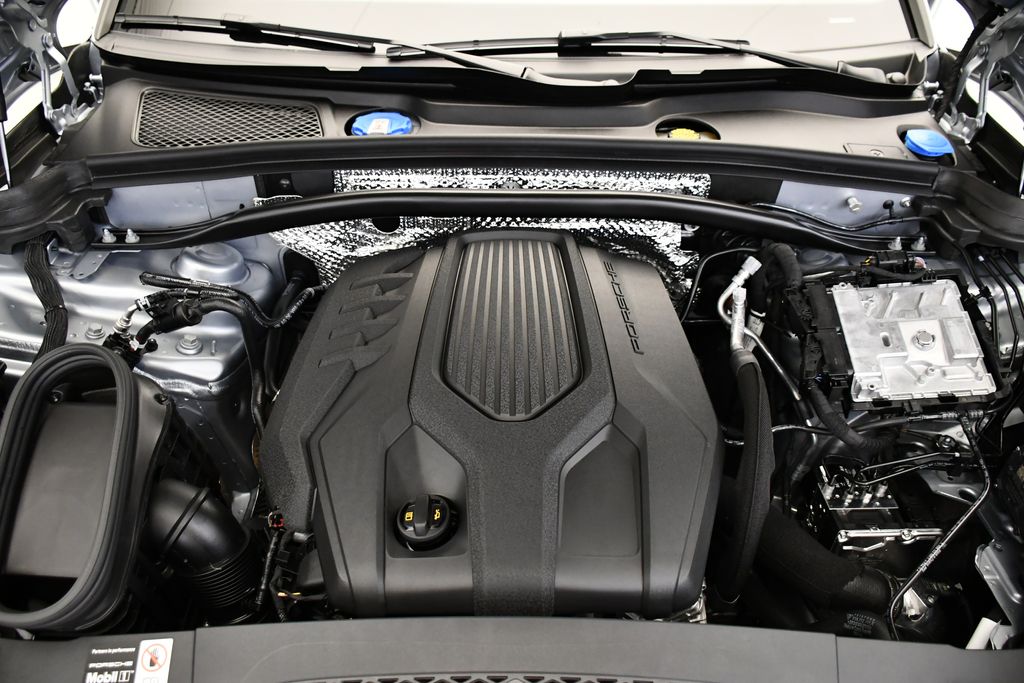 Thumbnail: 2026 Porsche Macan - 11