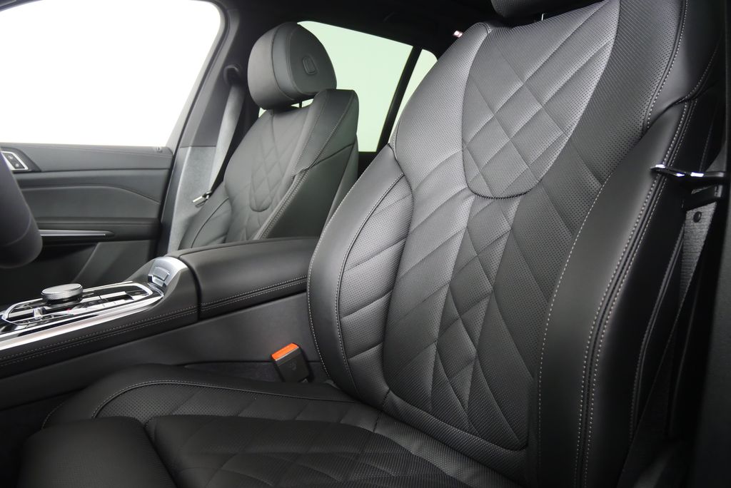 Thumbnail: 2026 BMW X5 - 11