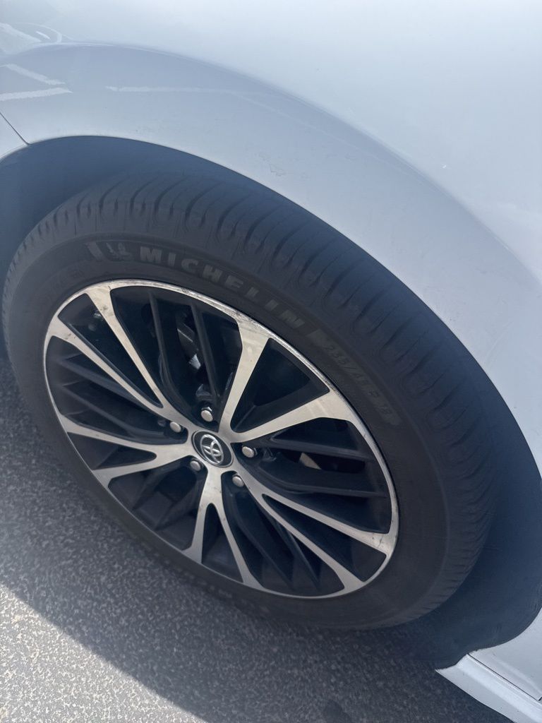 2019 Toyota Camry  17