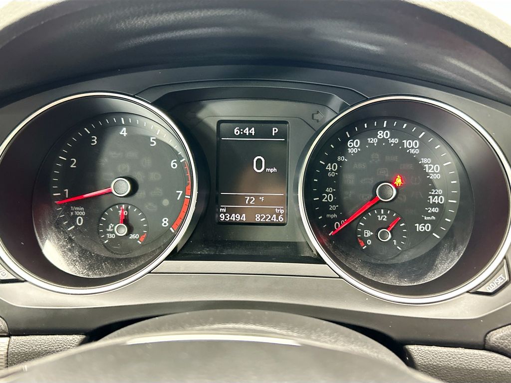 Thumbnail: 2018 Volkswagen Jetta - 32