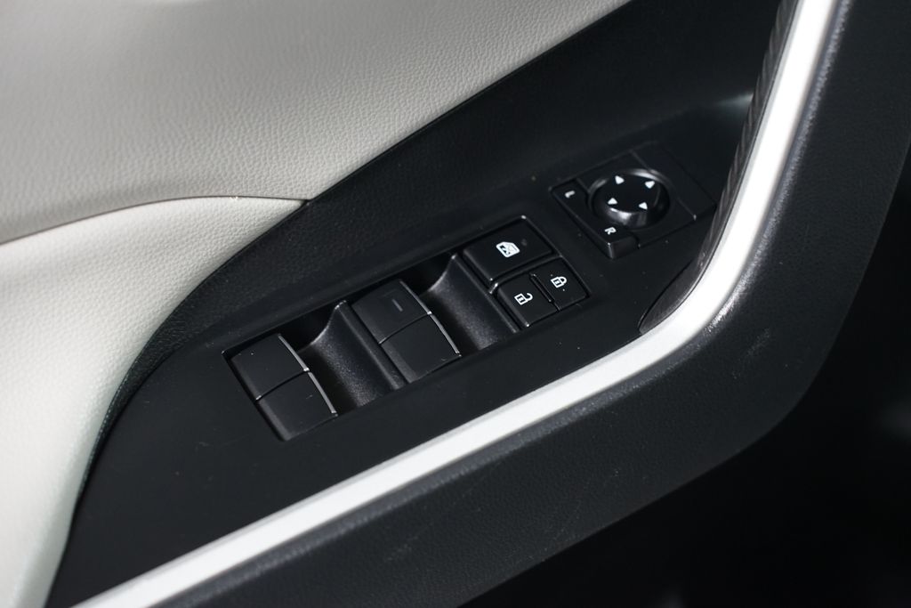 Thumbnail: 2021 Toyota RAV4 - 30