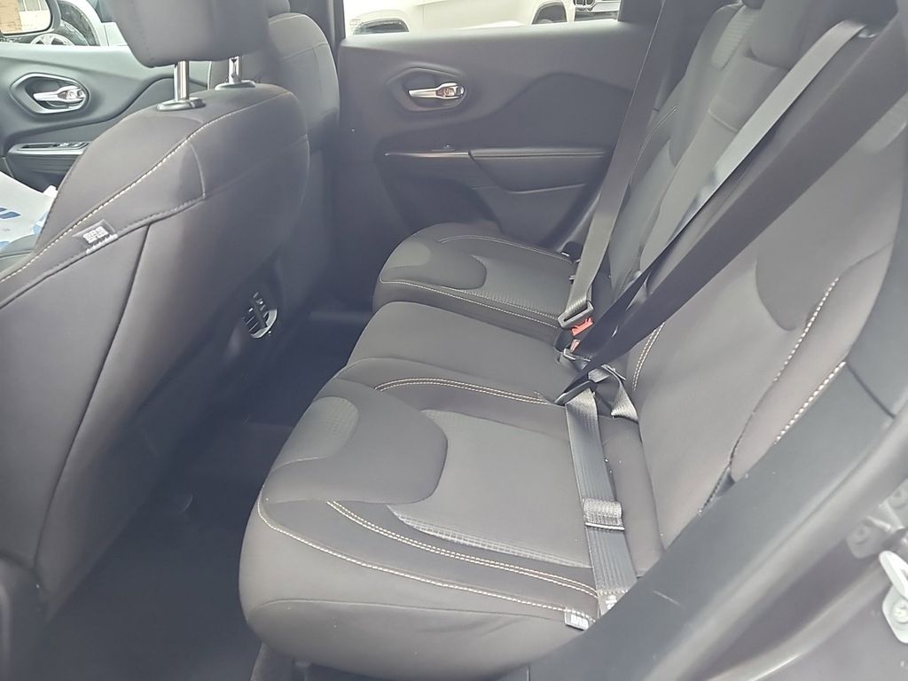 2016 Jeep Cherokee Latitude photo