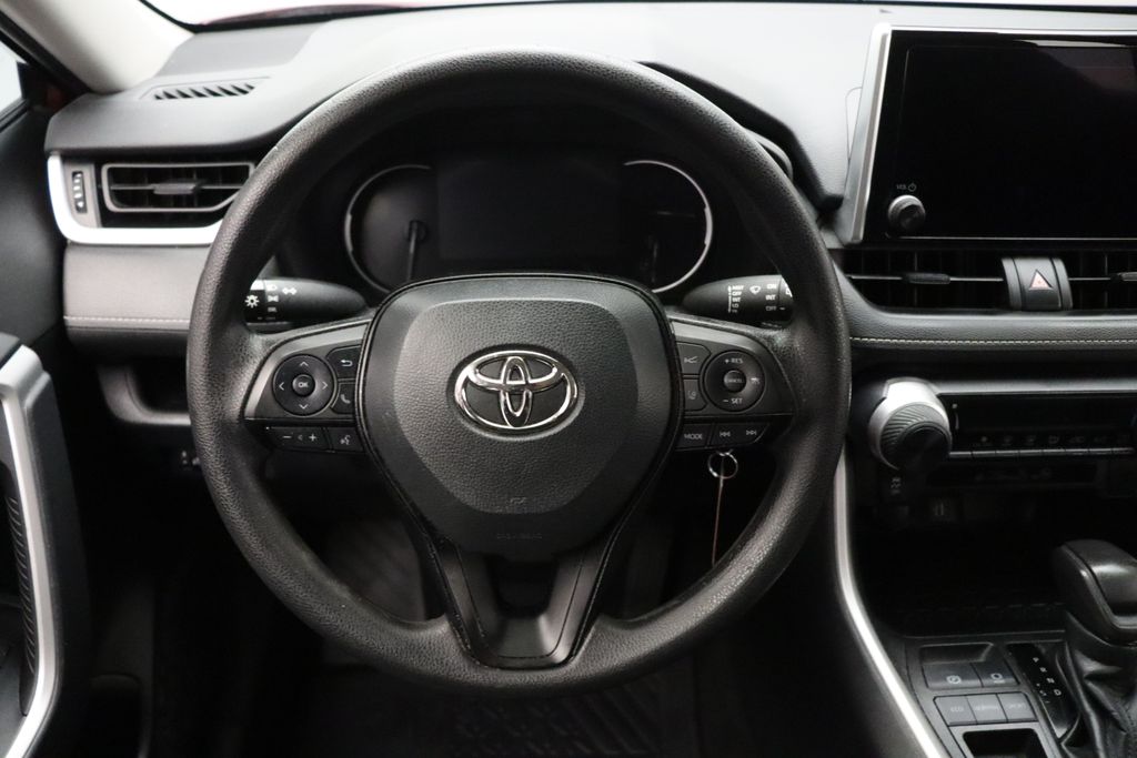 2023 Toyota RAV4 LE 23