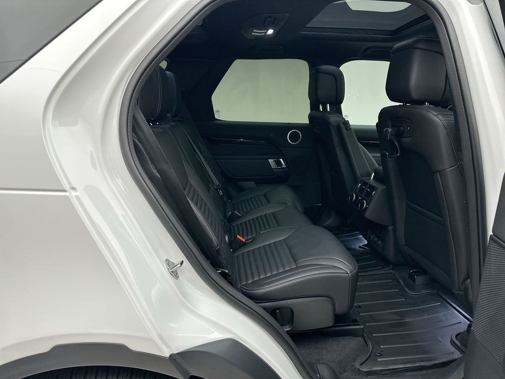 Thumbnail: 2026 Land Rover Discovery - 7