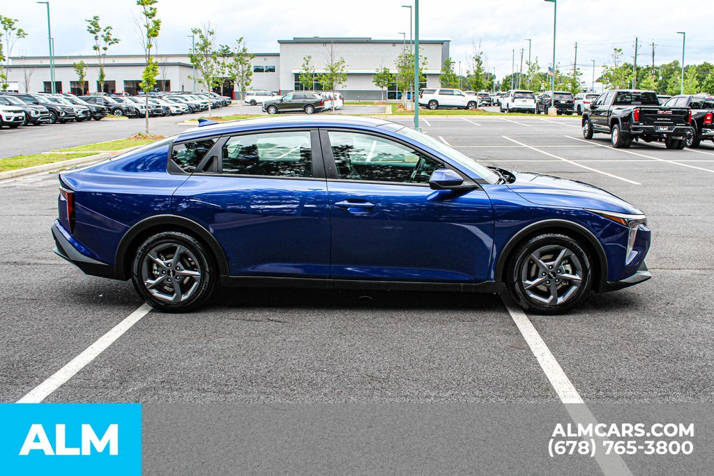 Used 2025 Blue Kia LXS image 9