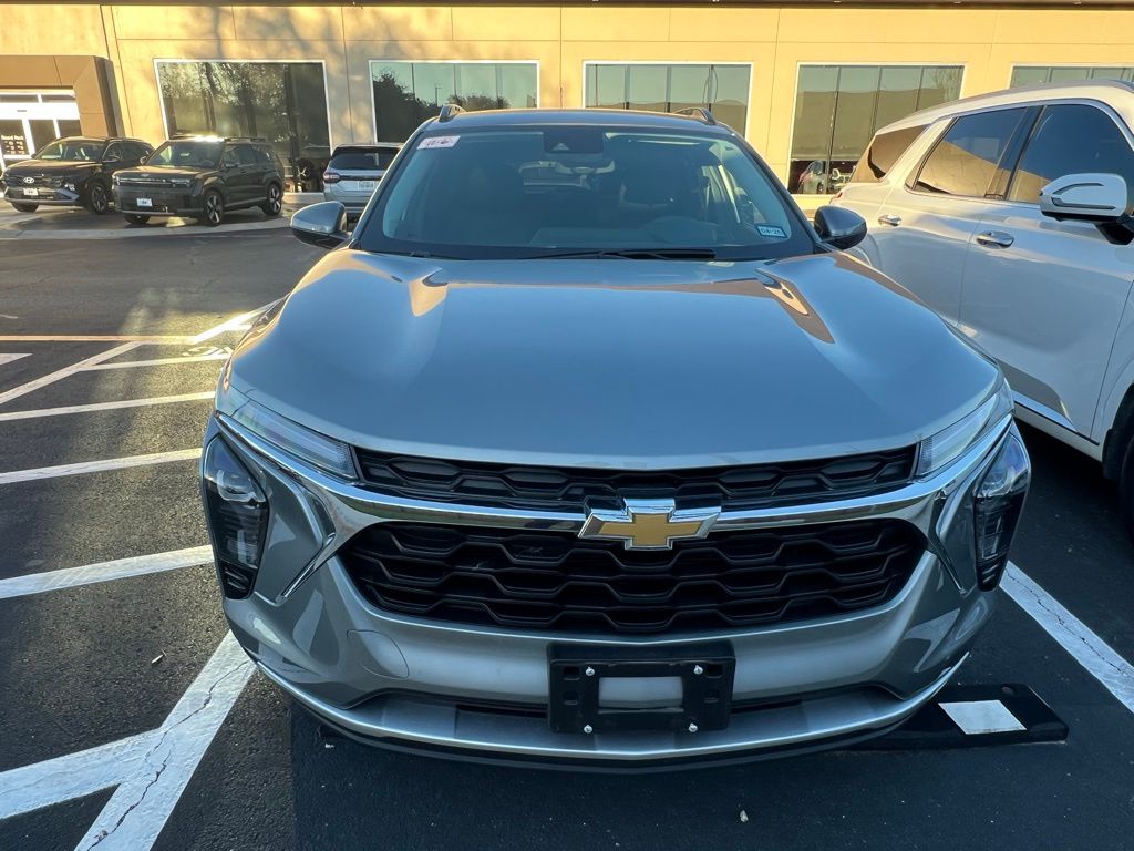 Thumbnail: 2024 Chevrolet Trax - 2