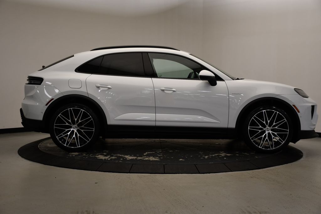 Thumbnail: 2025 Porsche Macan - 8