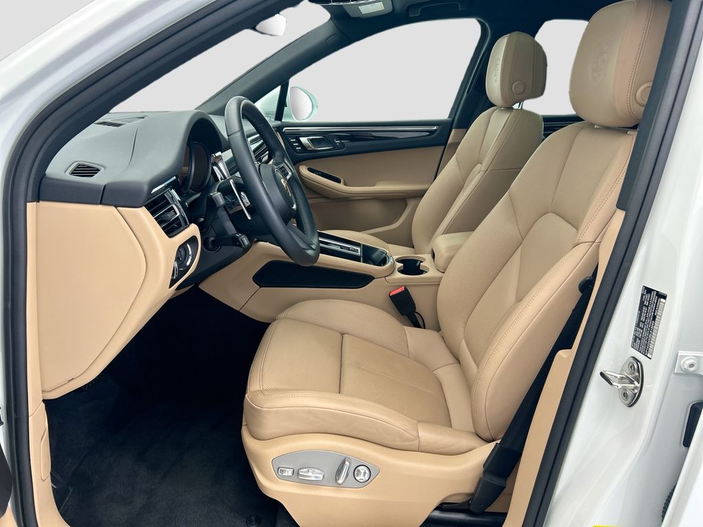 Thumbnail: 2025 Porsche Macan - 5