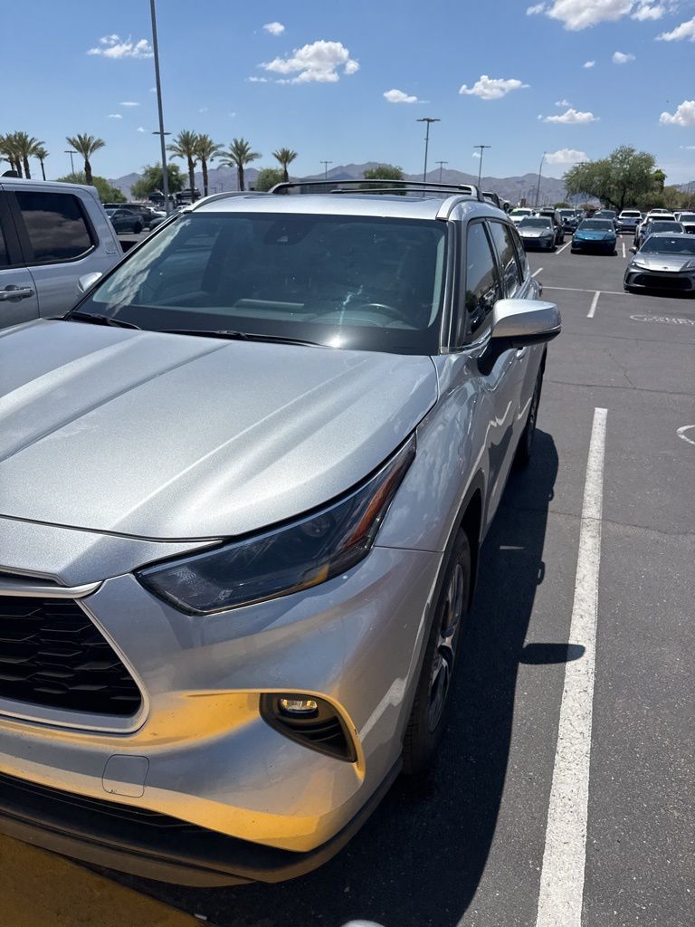 Thumbnail: 2022 Toyota Highlander - 3