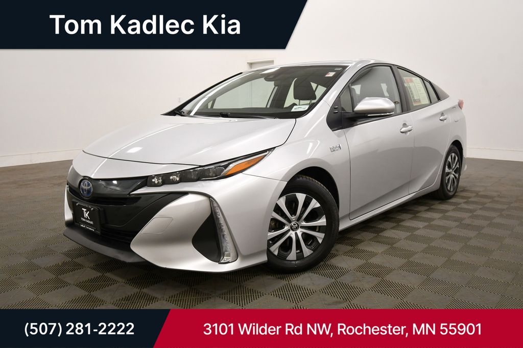 Classic Silver 2021 Toyota Prius Prime XLE FWD Hatchback Front-Wheel Drive Continuously Variable Transmission