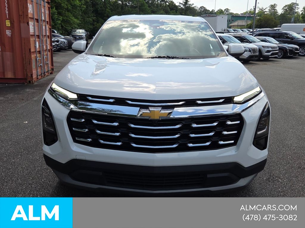 Used 2025 White Chevrolet LT image 3