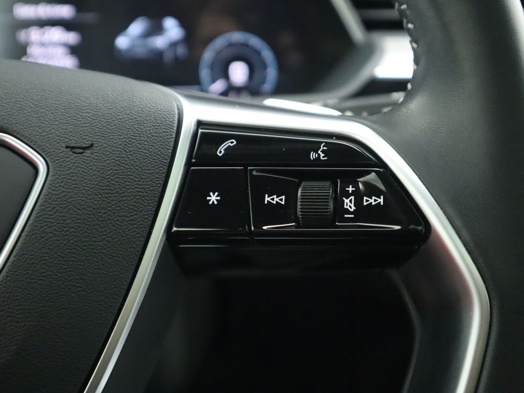 2021 Audi e-tron Premium 12