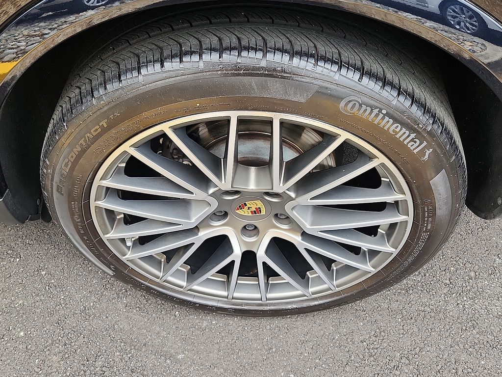 Thumbnail: 2022 Porsche Cayenne - 8