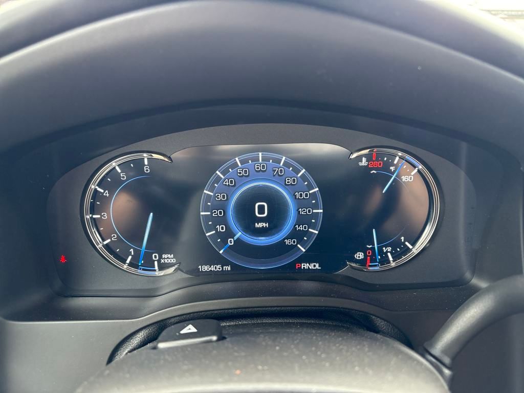 2019 Crystal White Tricoat Cadillac Escalade Platinum Edition 4X4 SUV