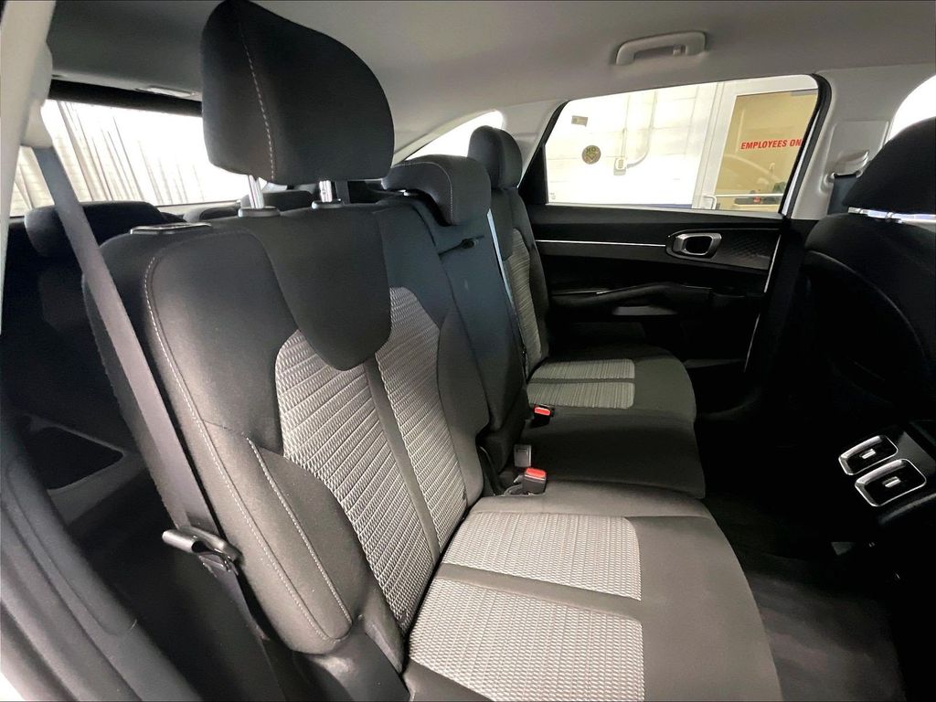 2023 Kia Sorento — photo 16