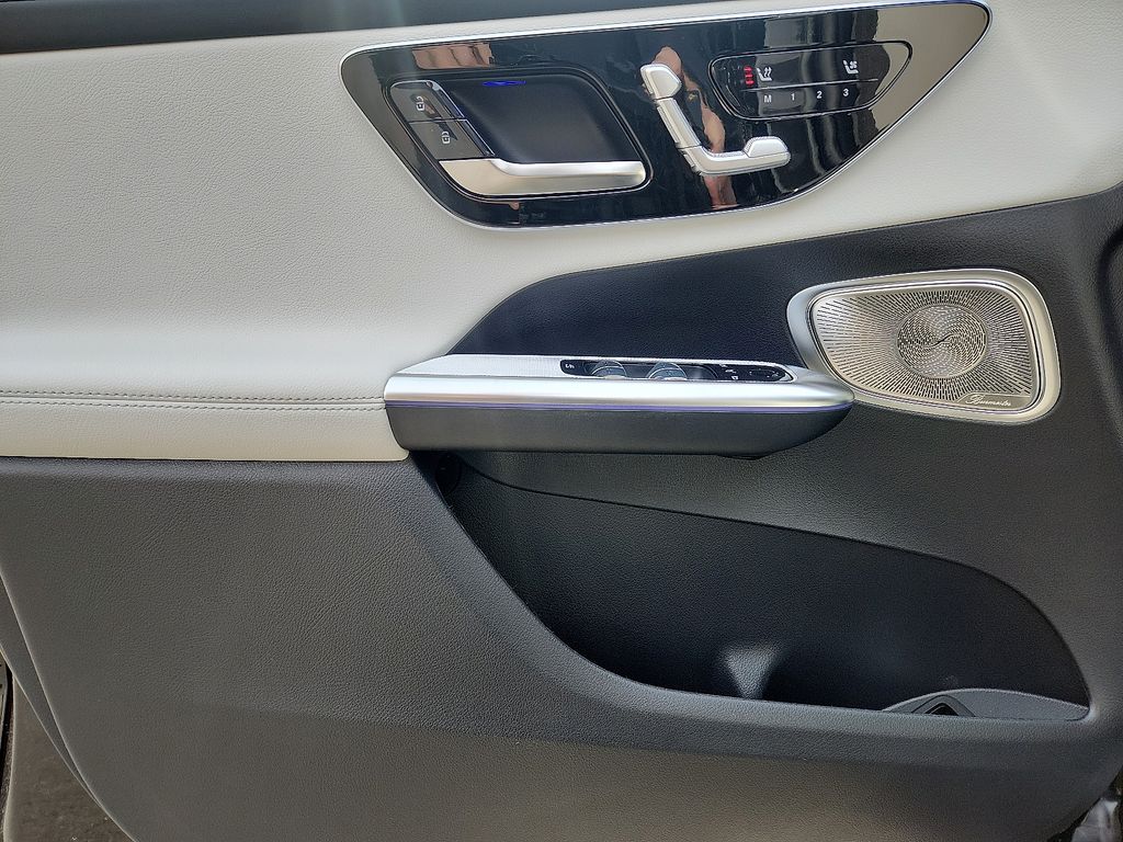 Thumbnail: 2026 Mercedes-Benz GLC - 8