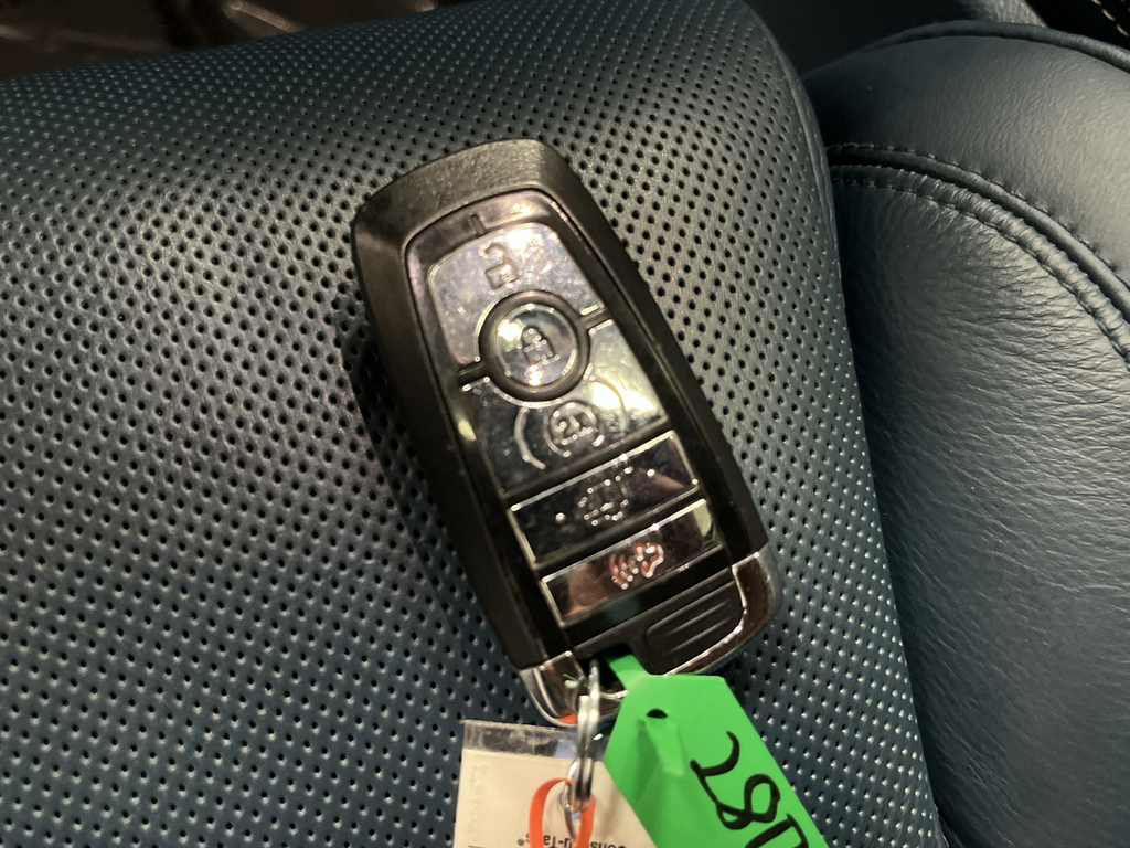 Used 2021 Pristine White Lincoln Grand Touring image 29