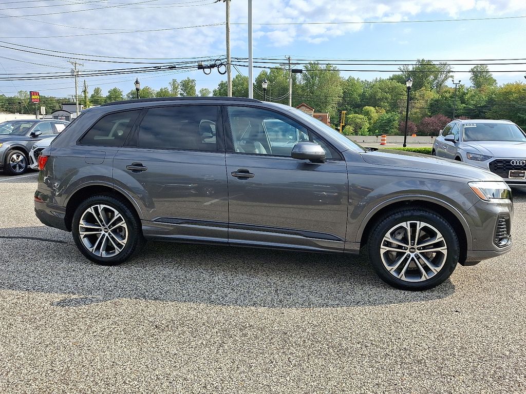Thumbnail: 2026 Audi Q7 - 7