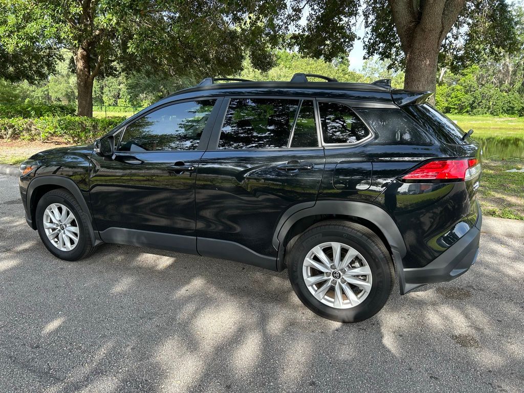 2024 Toyota Corolla Cross LE 3