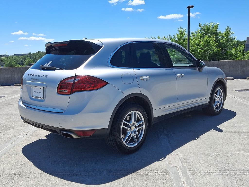 Thumbnail: 2012 Porsche Cayenne - 8